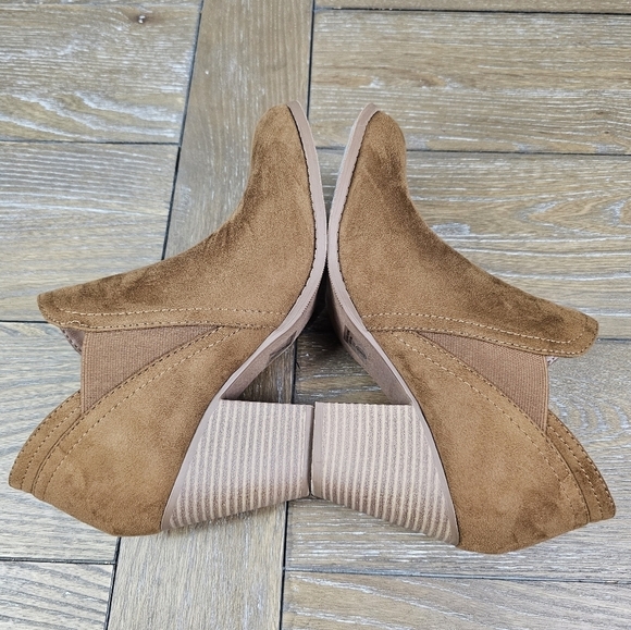 Y-Not? Booties, Size 9 - Picture 5 of 9